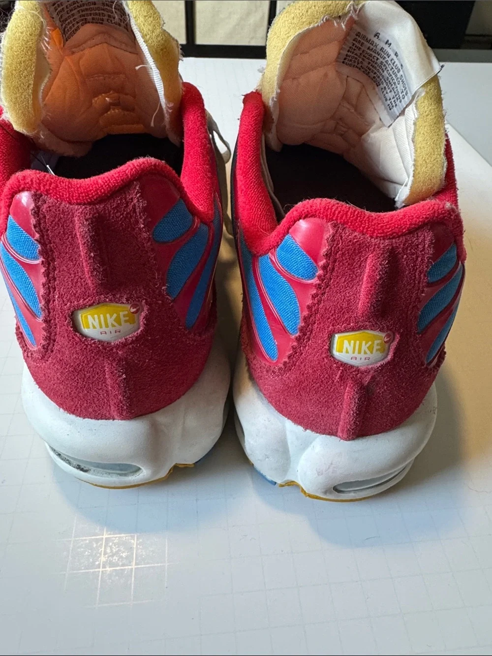 AIR MAX PLUS SE 'RUNNING CLUB - UNIVERSITY RED LIGHT PHOTO BLUE
